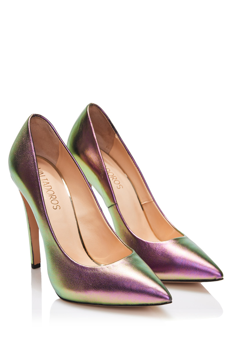 Pointed toe pumps and heels in purple metallic leather